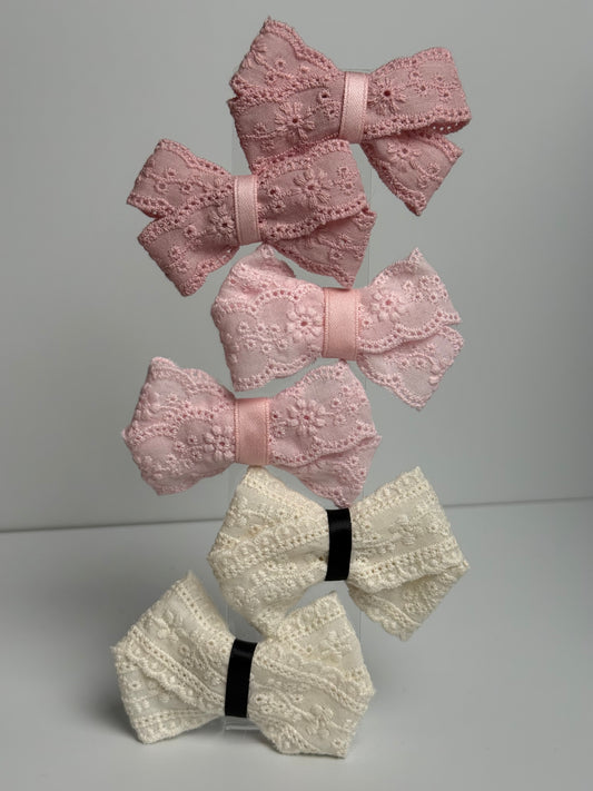 Eyelet Bows