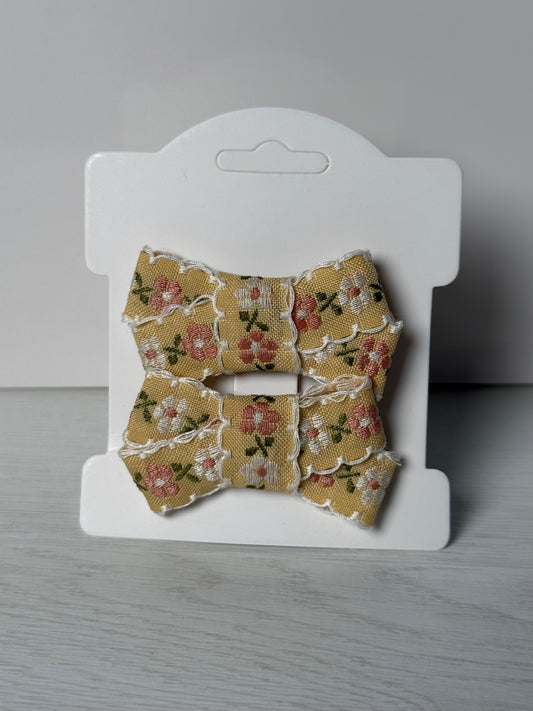 Floral Scallop Bow Clips